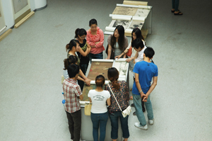 图书馆成功举办复制画展