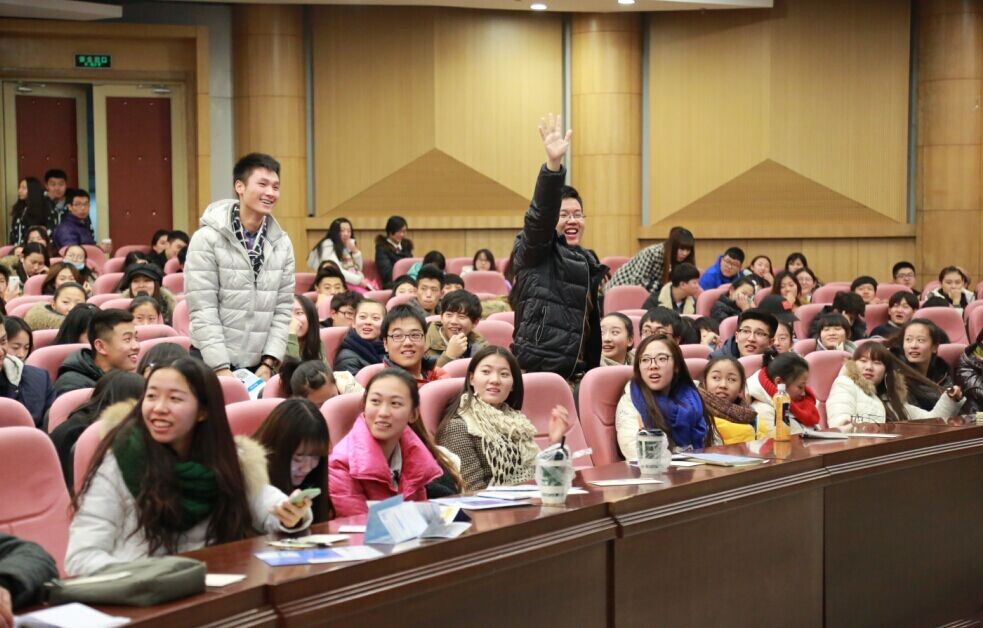 图书馆举办数字资源推广讲解活动